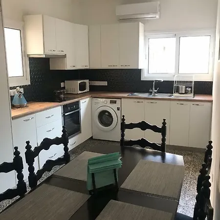 Nice Flat In The City Centre And 2 Min From Beach Larnaca